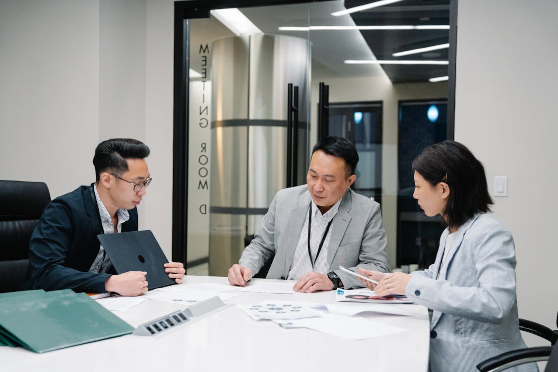 HYVE team at work — distributor partner meeting